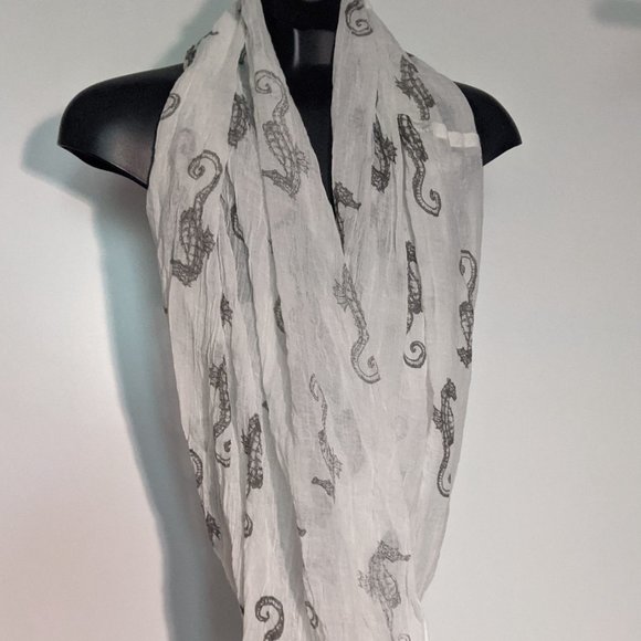 Seahorse light wrap scarf - Picture 2 of 2